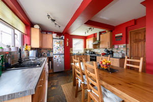 Kitchen/Breakfast Room- click for photo gallery